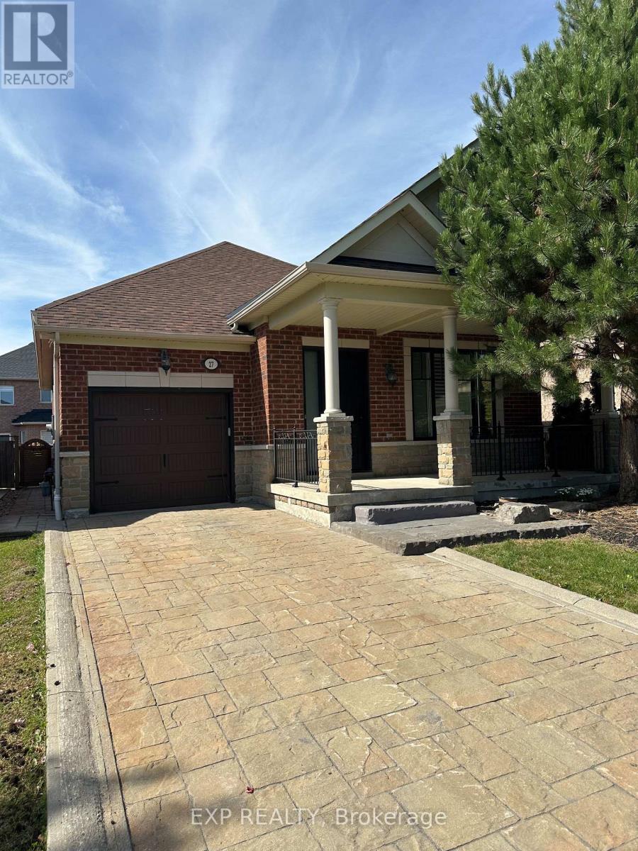 27 Butterwood Lane, Whitchurch-Stouffville, Ontario  L4A 0M7 - Photo 2 - N12443350