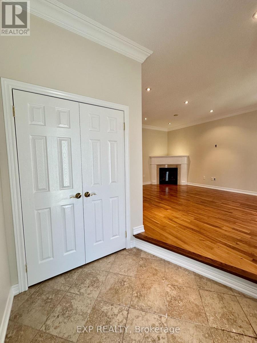 27 Butterwood Lane, Whitchurch-Stouffville, Ontario  L4A 0M7 - Photo 7 - N12443350