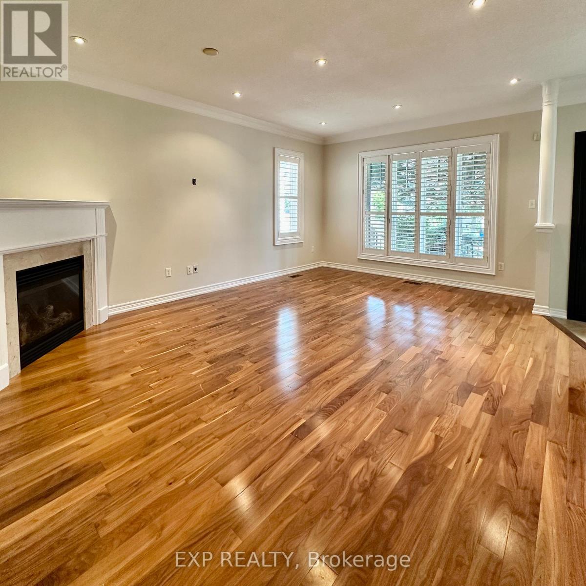 27 Butterwood Lane, Whitchurch-Stouffville, Ontario  L4A 0M7 - Photo 8 - N12443350