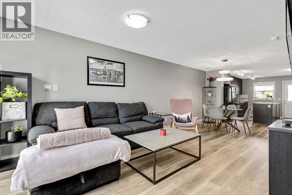 220 Mckenzie Towne Close Se, Calgary, Alberta  T2Z 1A9 - Photo 2 - A2272978