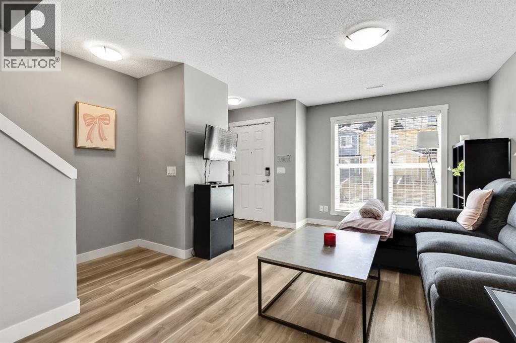 220 Mckenzie Towne Close Se, Calgary, Alberta  T2Z 1A9 - Photo 6 - A2272978