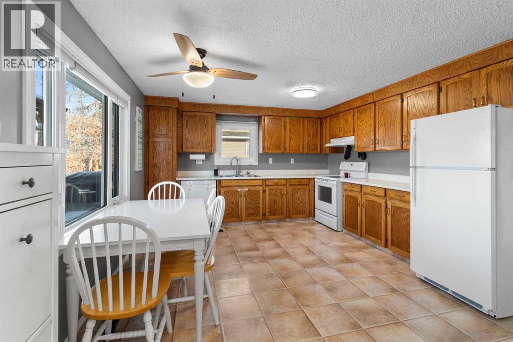 500 Queen Street, Elnora, Alberta  T0M 0Y0 - Photo 10 - A2271481