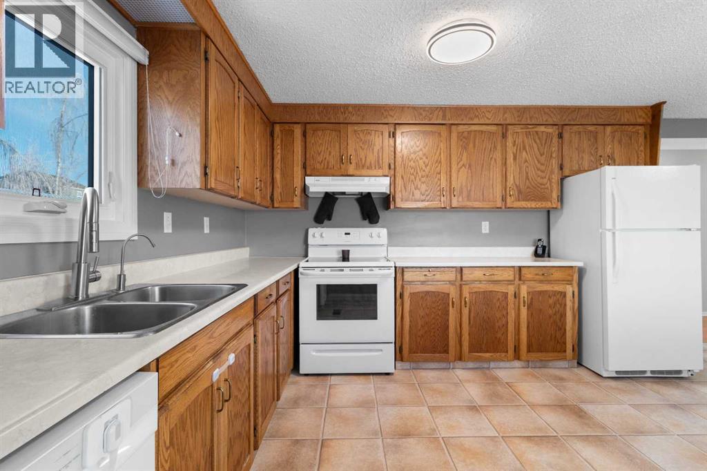 500 Queen Street, Elnora, Alberta  T0M 0Y0 - Photo 13 - A2271481