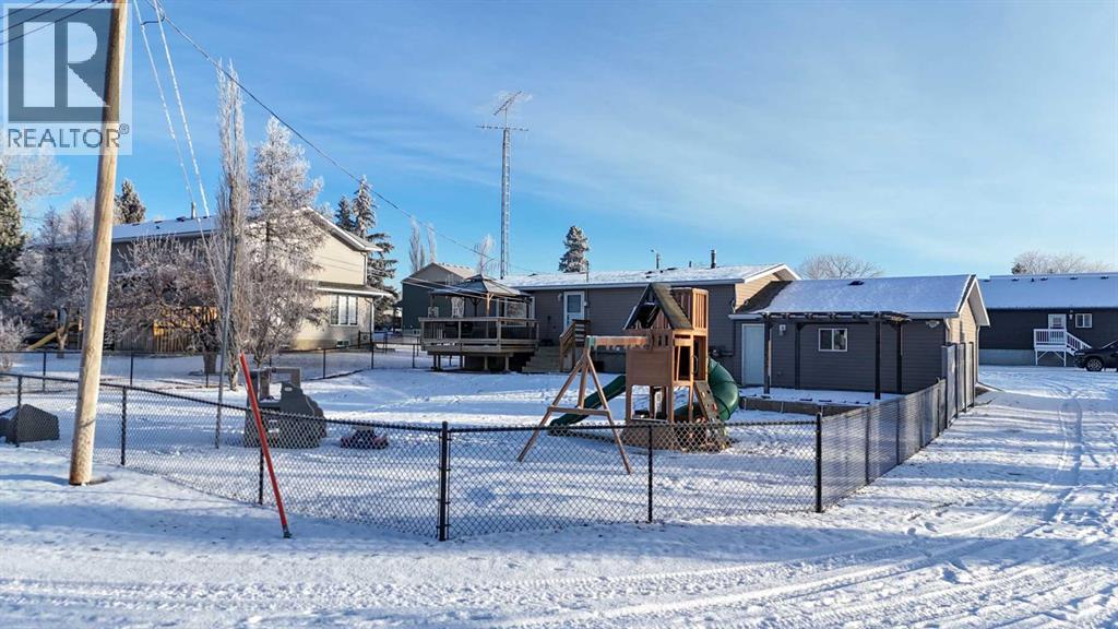 500 Queen Street, Elnora, Alberta  T0M 0Y0 - Photo 4 - A2271481