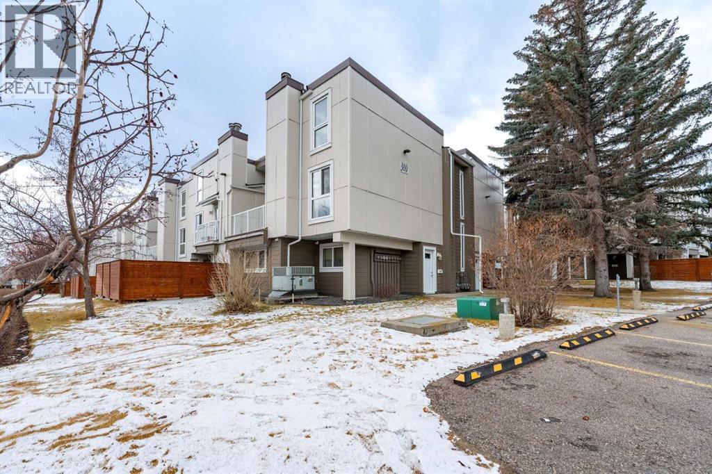 301, 13104 Elbow Drive Sw, Calgary, Alberta  T2W 2P2 - Photo 1 - A2272980