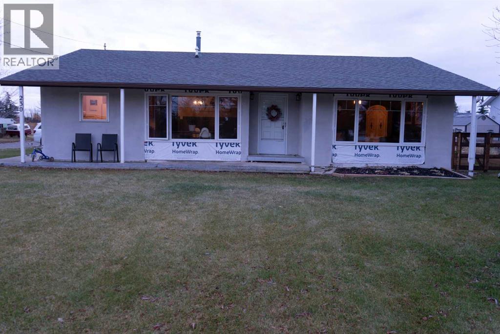 230 E 100 S Street, Raymond, Alberta  T0K 2S0 - Photo 1 - A2271679