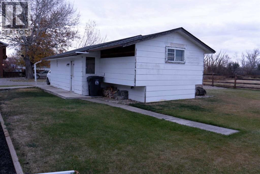 230 E 100 S Street, Raymond, Alberta  T0K 2S0 - Photo 8 - A2271679