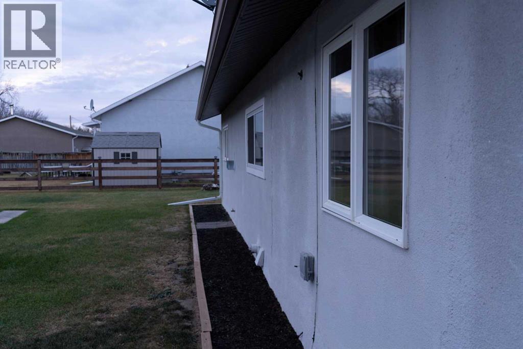 230 E 100 S Street, Raymond, Alberta  T0K 2S0 - Photo 4 - A2271679