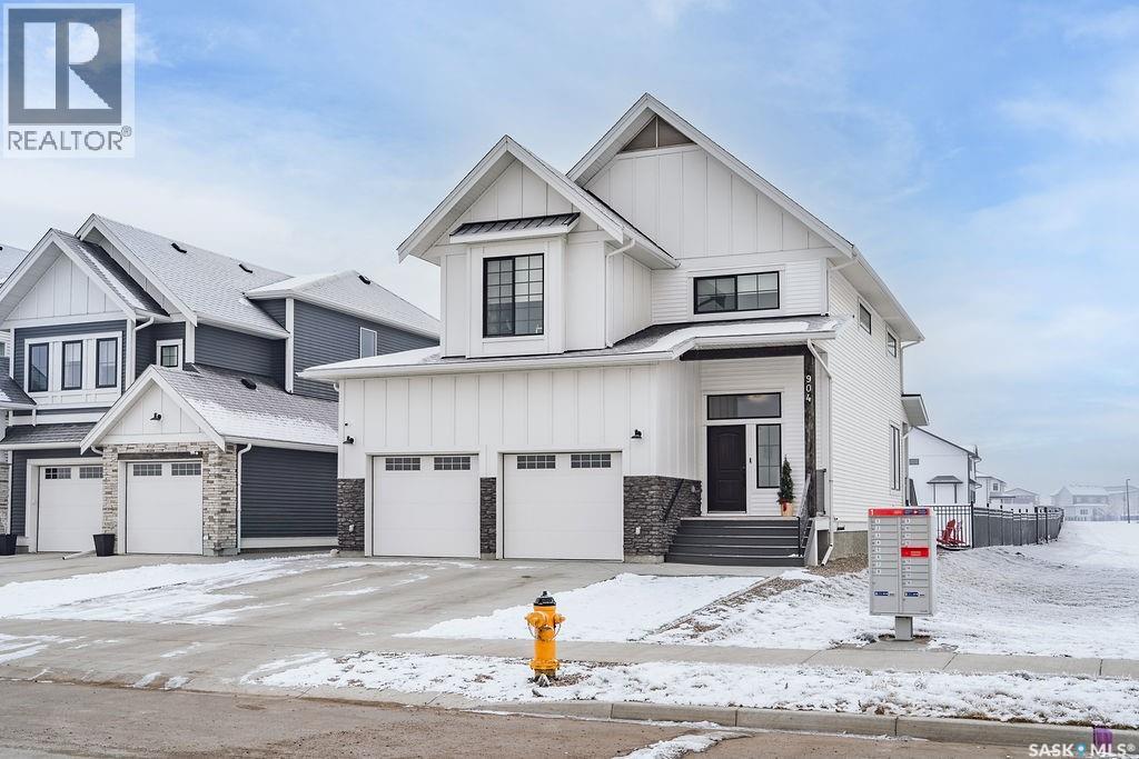 904 Feheregyhazi Boulevard, Saskatoon, Saskatchewan  S7W 1E1 - Photo 2 - SK024857