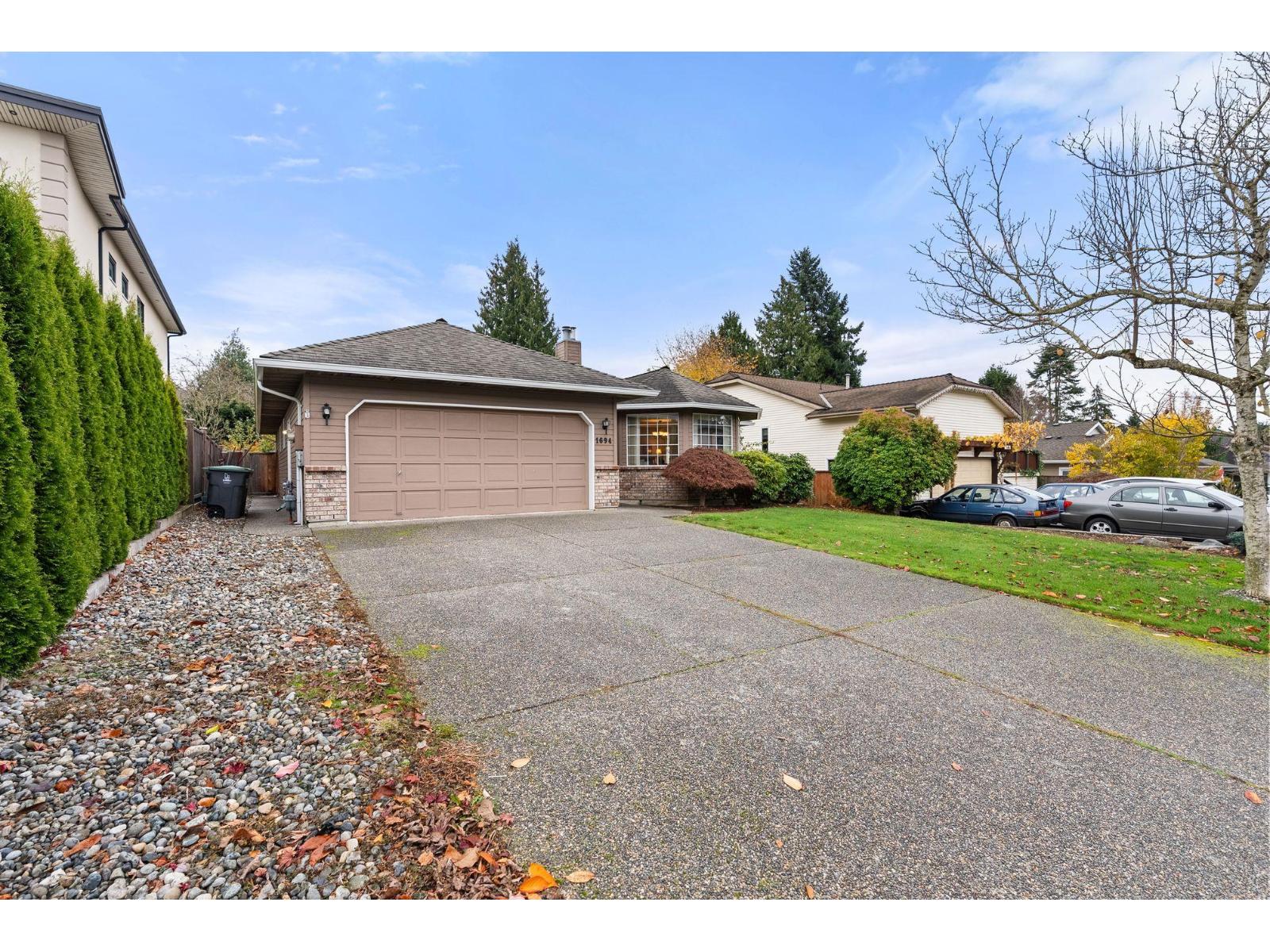 1694 143b Street, Surrey, British Columbia  V4A 6L6 - Photo 2 - R3067461