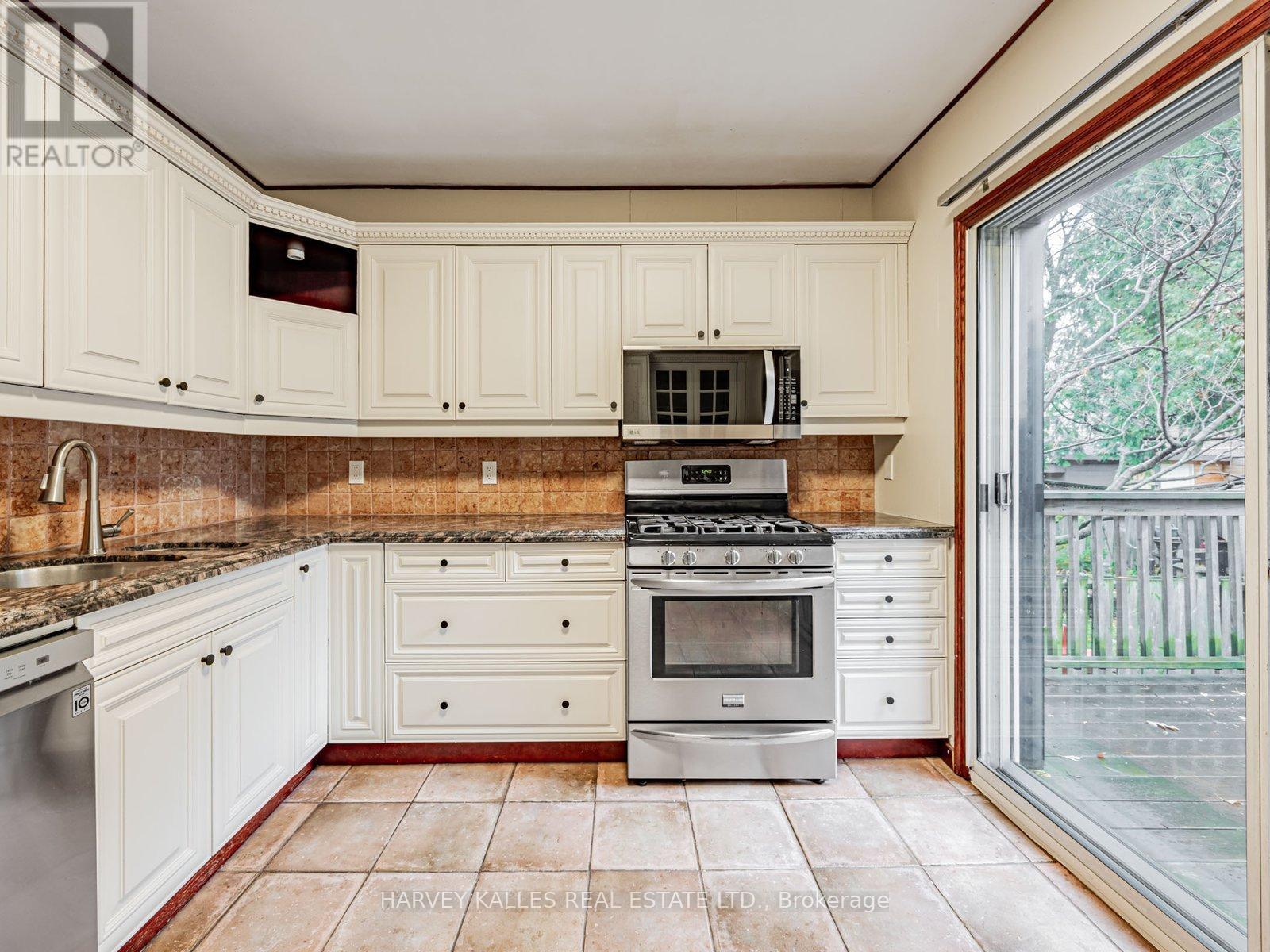 57 Kenwood Avenue, Toronto, Ontario  M6C 2S1 - Photo 5 - C12585742