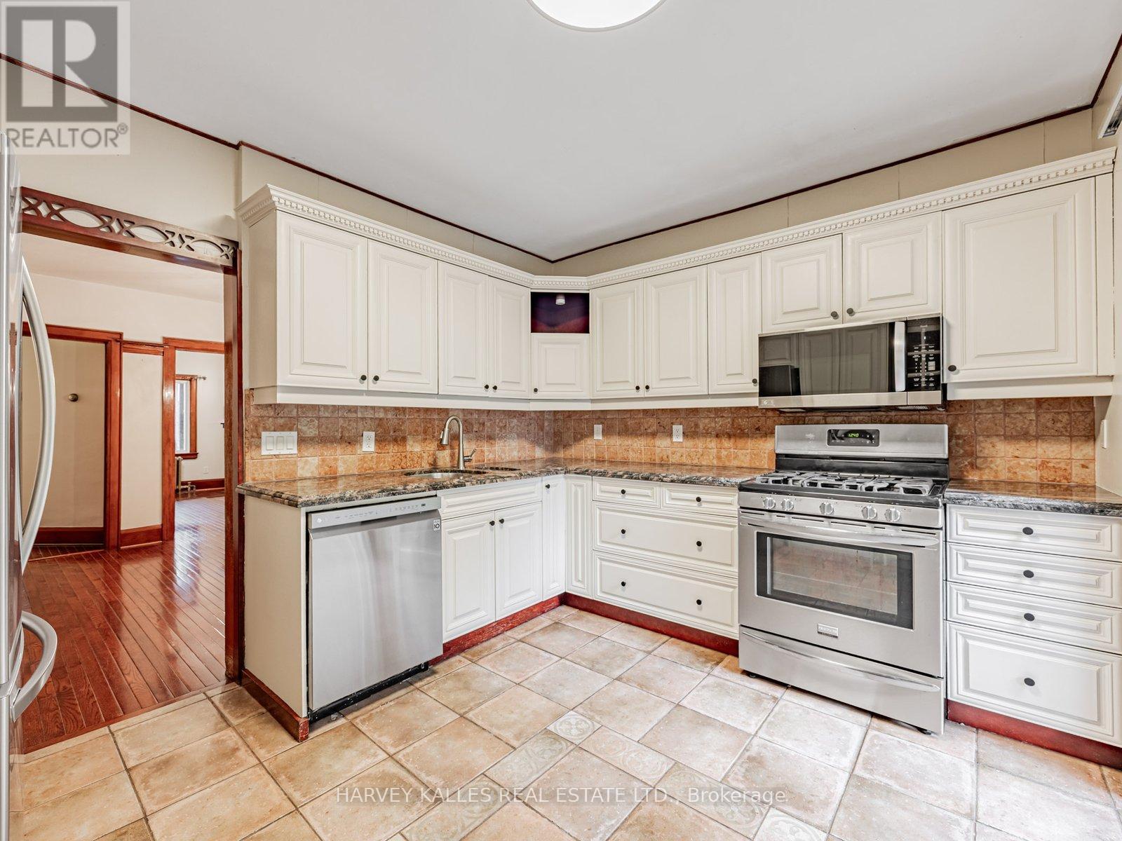 57 Kenwood Avenue, Toronto, Ontario  M6C 2S1 - Photo 6 - C12585742