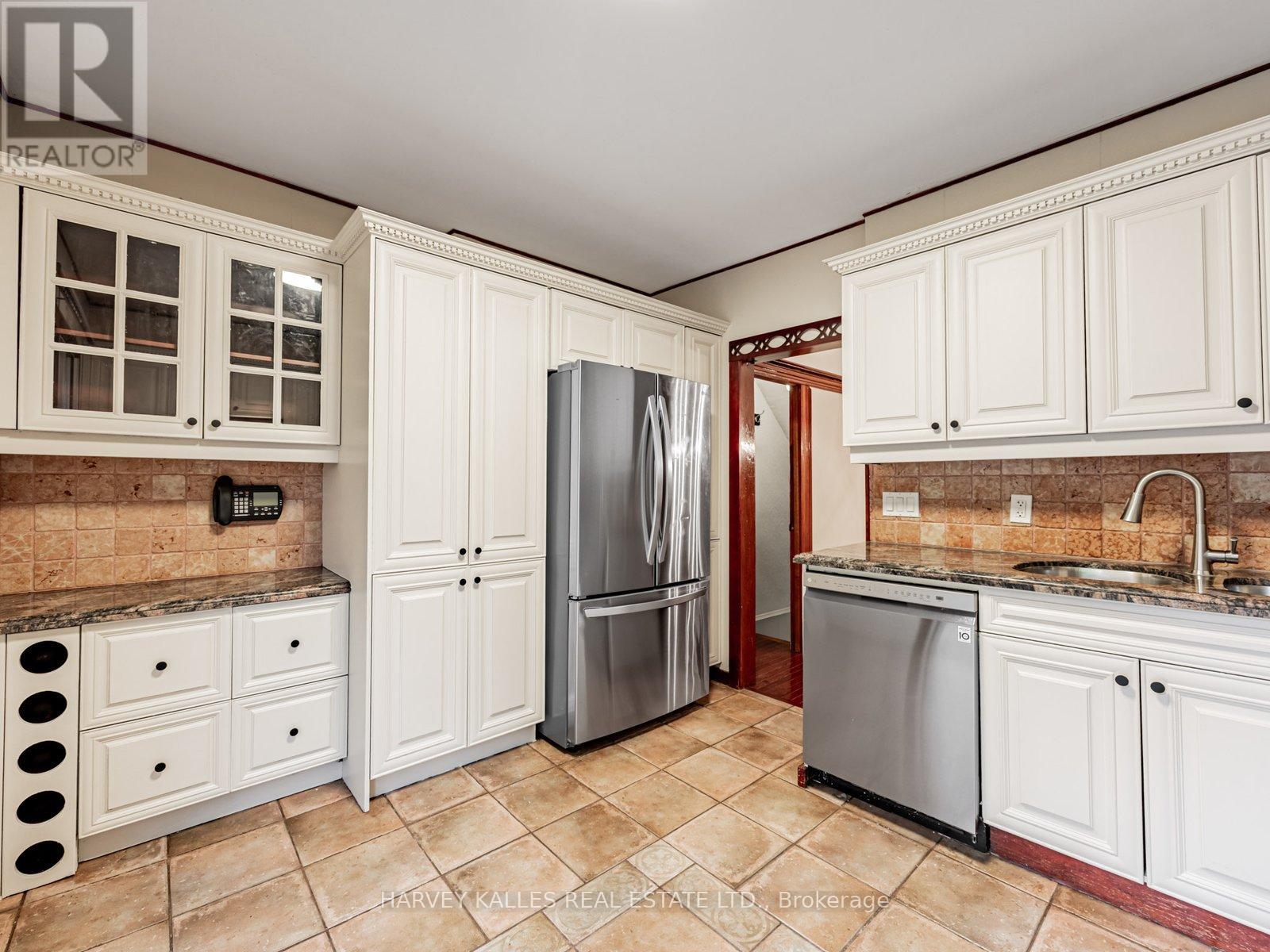 57 Kenwood Avenue, Toronto, Ontario  M6C 2S1 - Photo 7 - C12585742