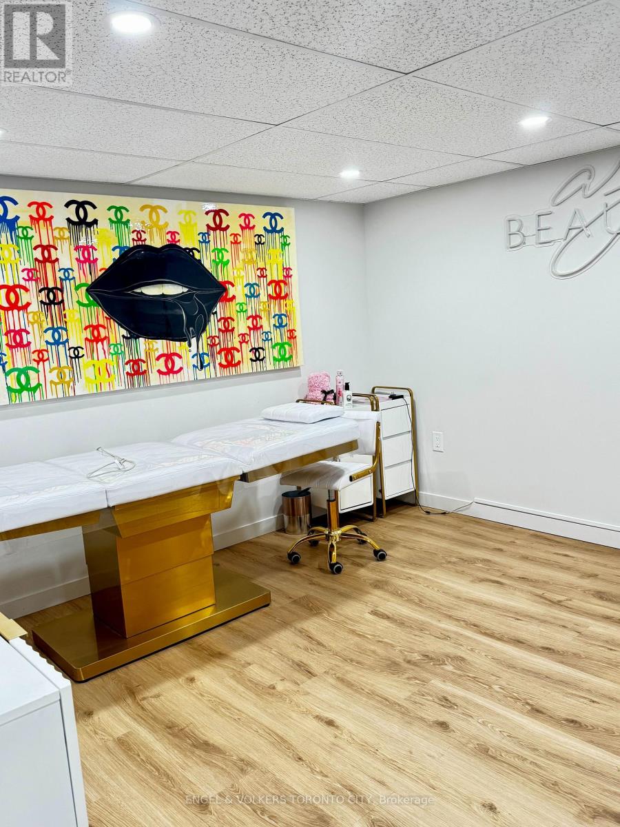 3449 Yonge Street, Toronto, Ontario  M4N 2N3 - Photo 7 - C12585870