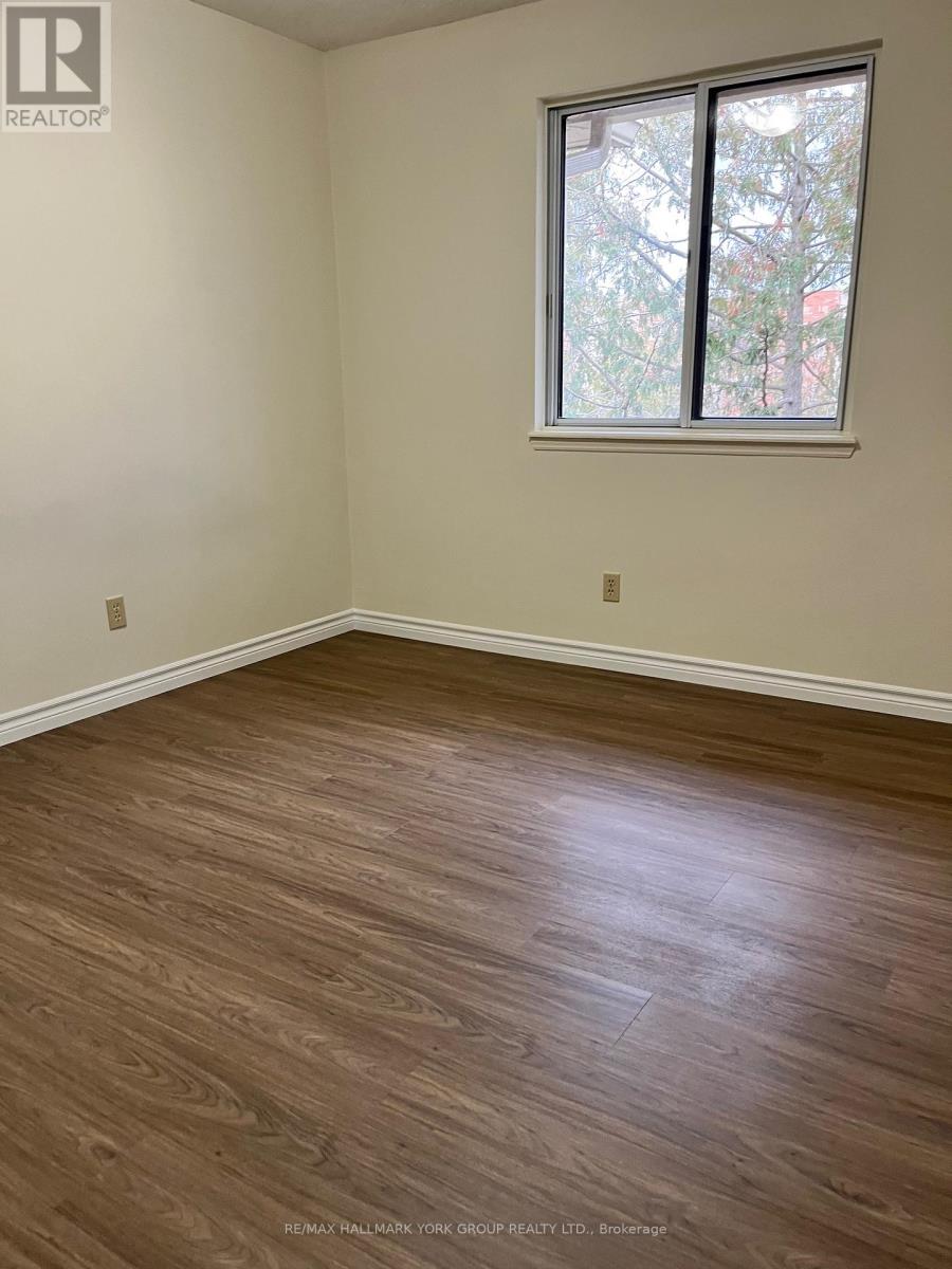 O12 - 131 Edgehill Drive, Barrie, Ontario  L4N 1L9 - Photo 4 - S12563942