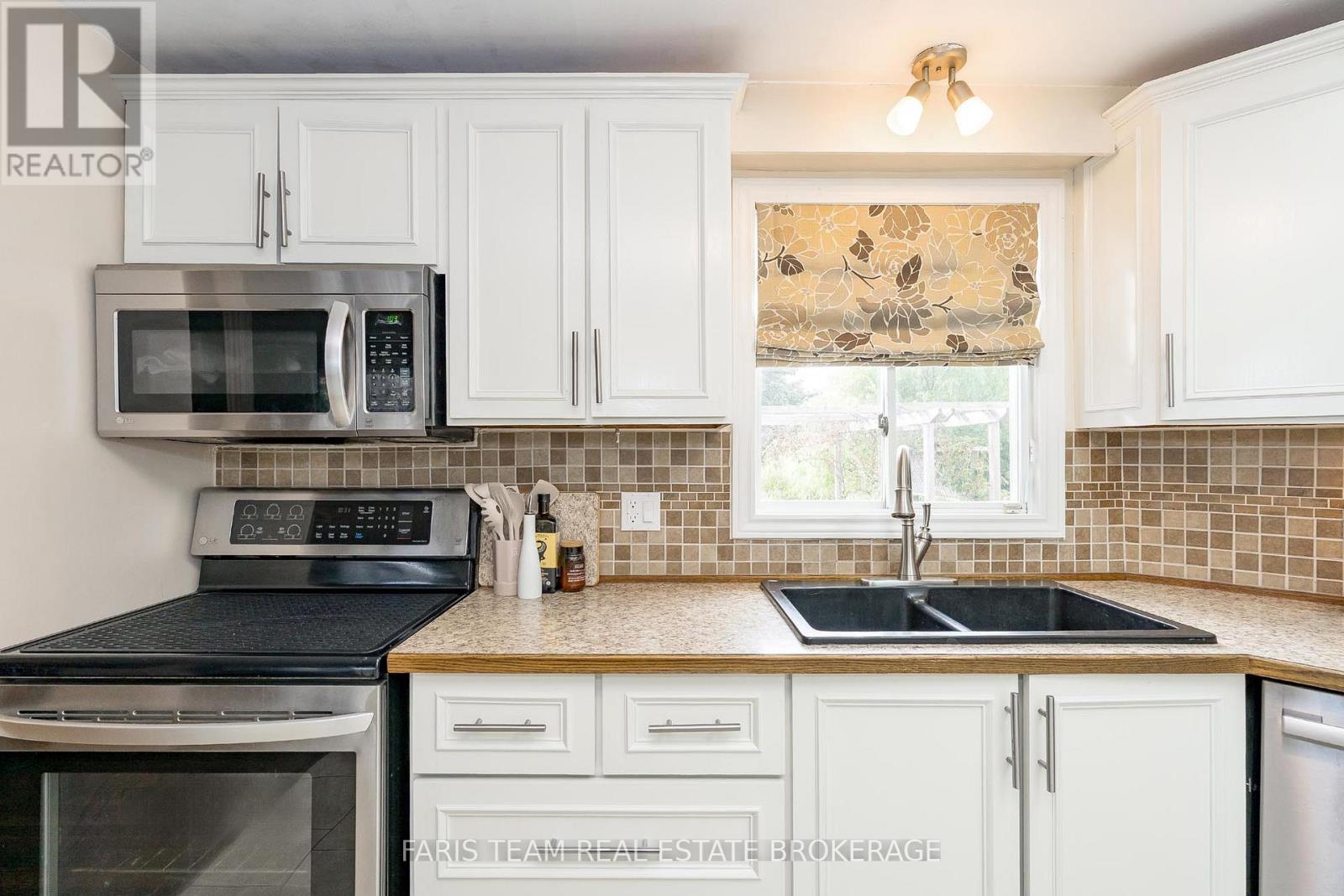 81 Corner Brook Trail, Innisfil, Ontario  L9S 1S1 - Photo 6 - N12585902