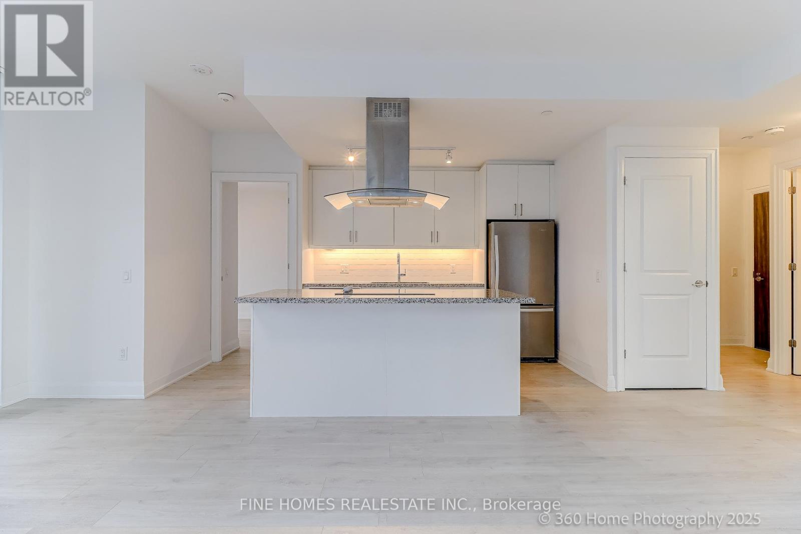 20 Gatineau Drive, Vaughan, Ontario  L4J 0L3 - Photo 4 - N12585910