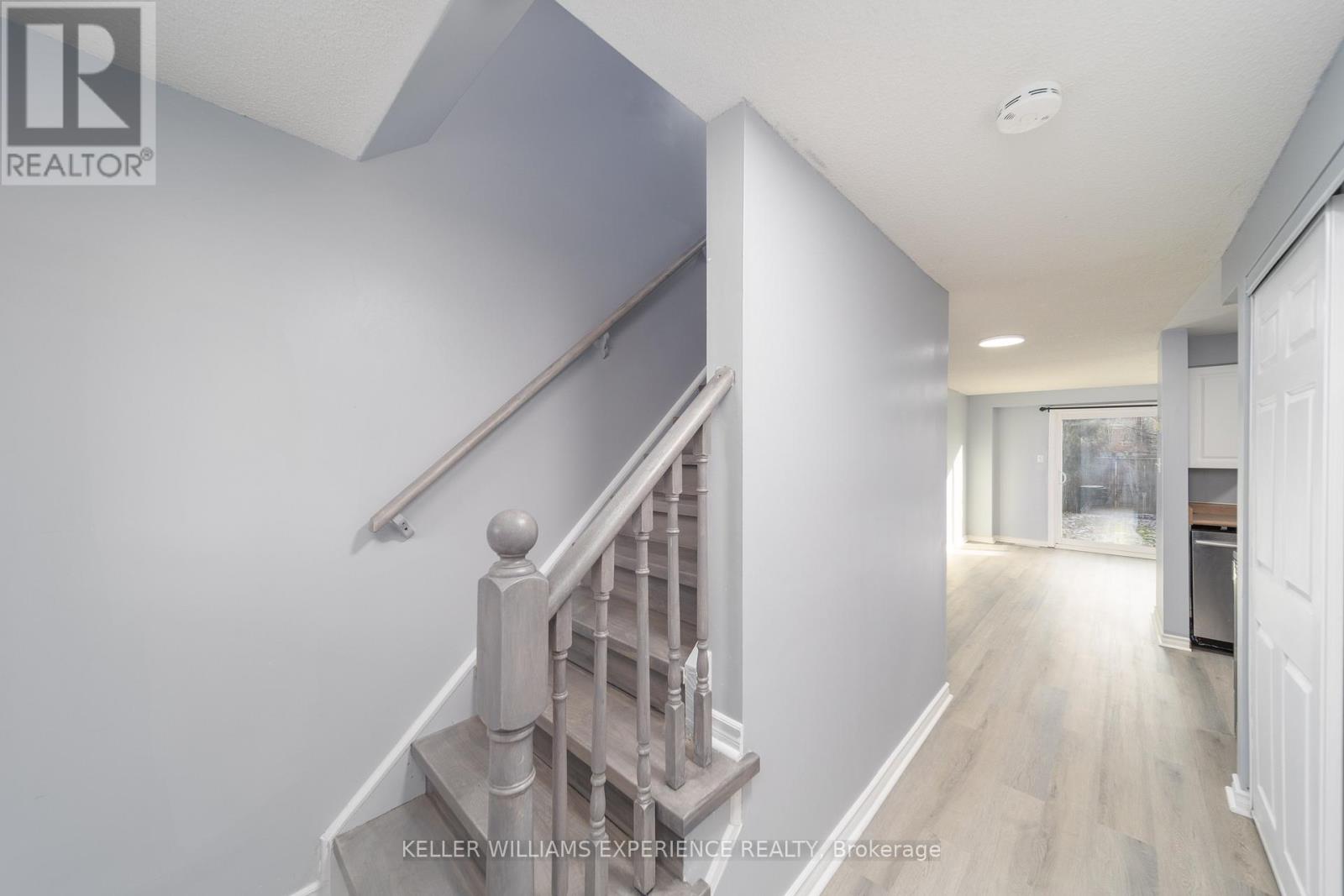 27 - 38 Kenwell Crescent, Barrie (Holly), Ontario  L4N 0Z6 - Photo 4 - S12585750