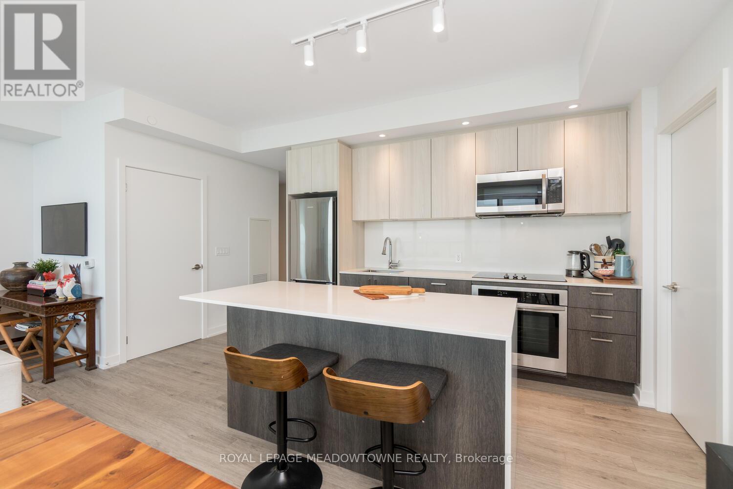 2037 - 1926 Lake Shore Boulevard W, Toronto, Ontario  M6S 1A1 - Photo 11 - W12585752