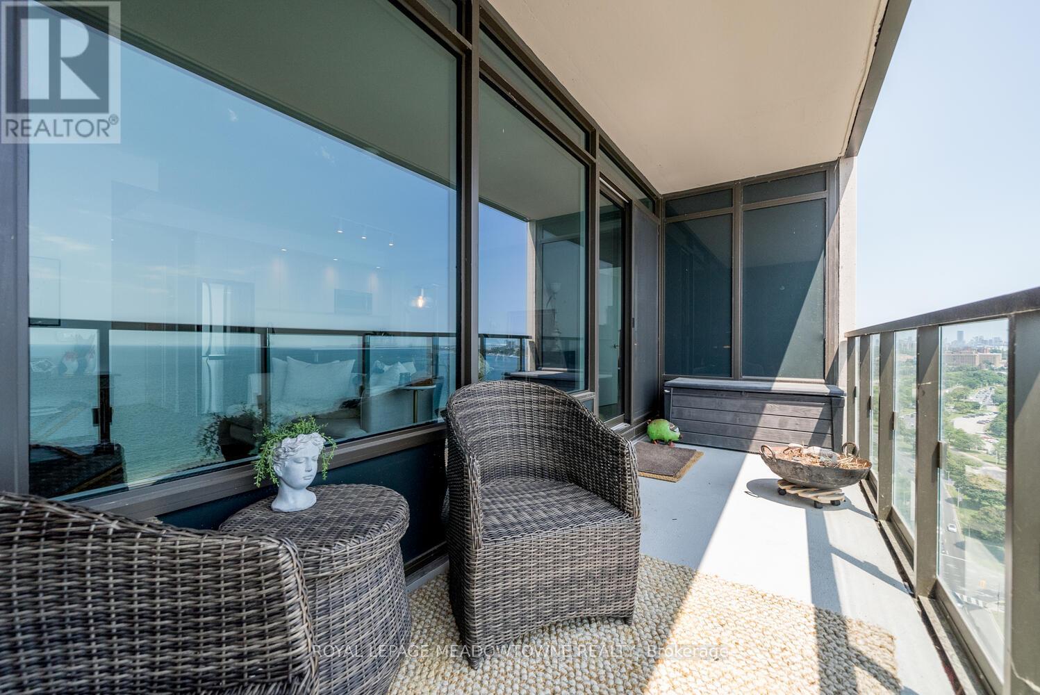 2037 - 1926 Lake Shore Boulevard W, Toronto, Ontario  M6S 1A1 - Photo 32 - W12585752