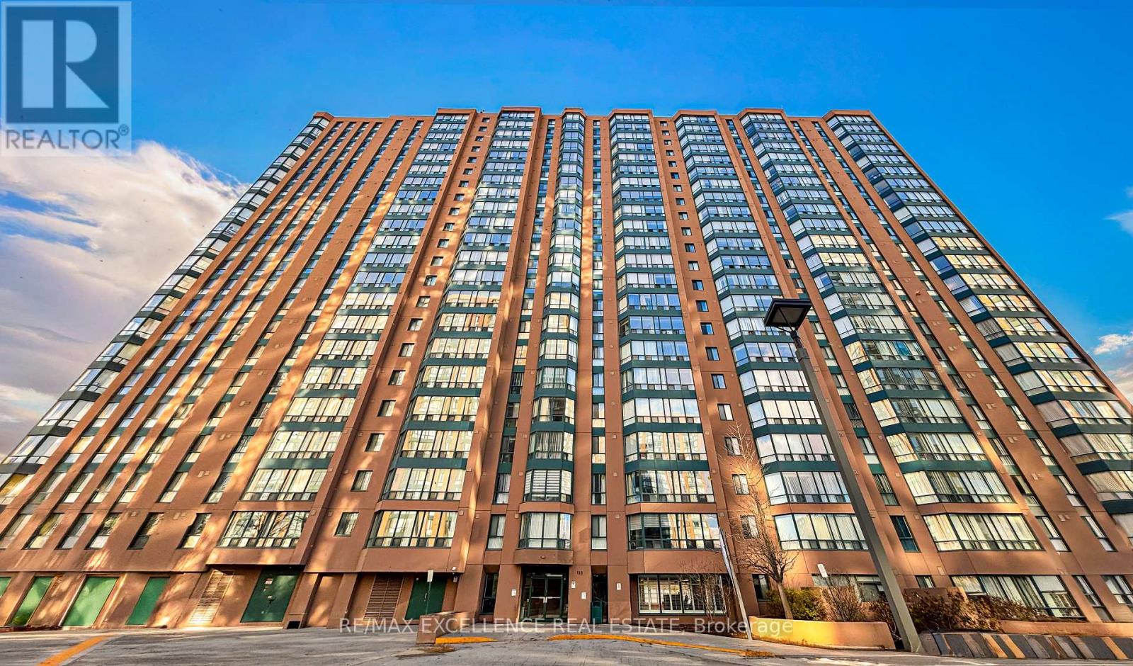 201 - 155 Hillcrest Avenue, Mississauga, Ontario  L5B 3Z2 - Photo 2 - W12585754