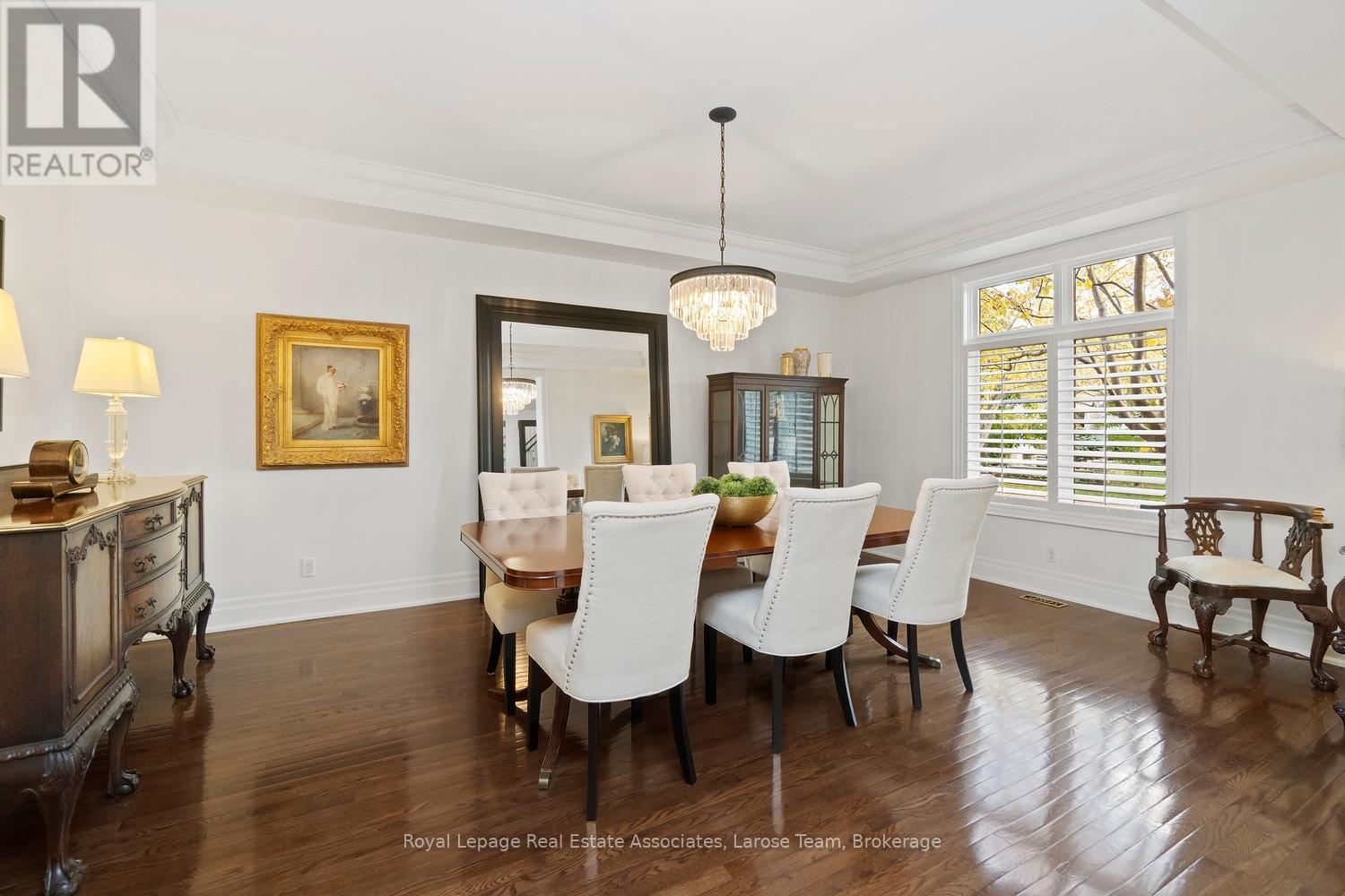 562 Gladwyne Court, Mississauga, Ontario  L5H 4L4 - Photo 10 - W12585922