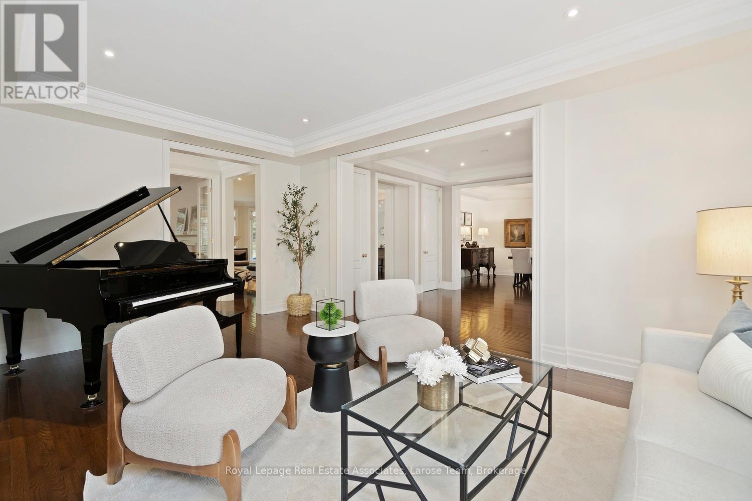 562 Gladwyne Court, Mississauga, Ontario  L5H 4L4 - Photo 8 - W12585922