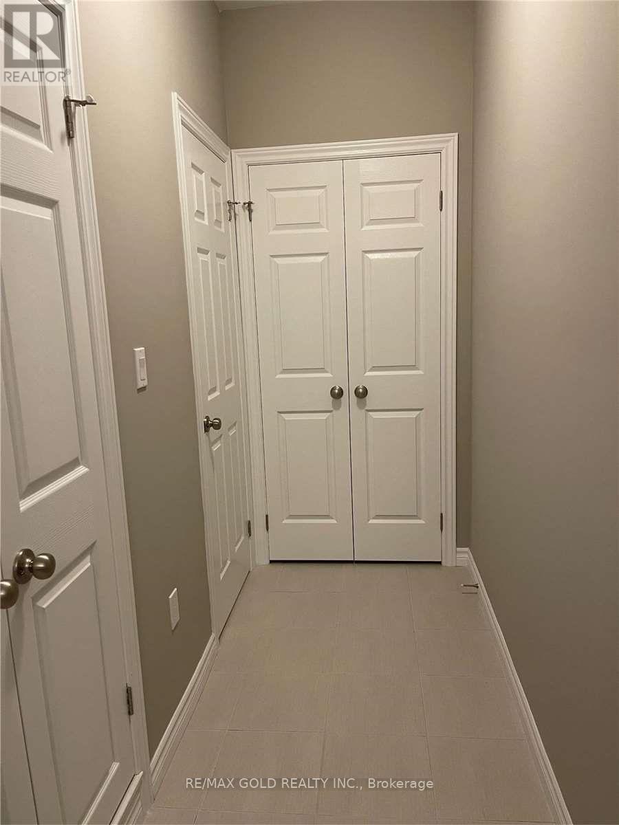 184 Wheat Lane, Kitchener, Ontario  N2R 0R4 - Photo 5 - X12585744