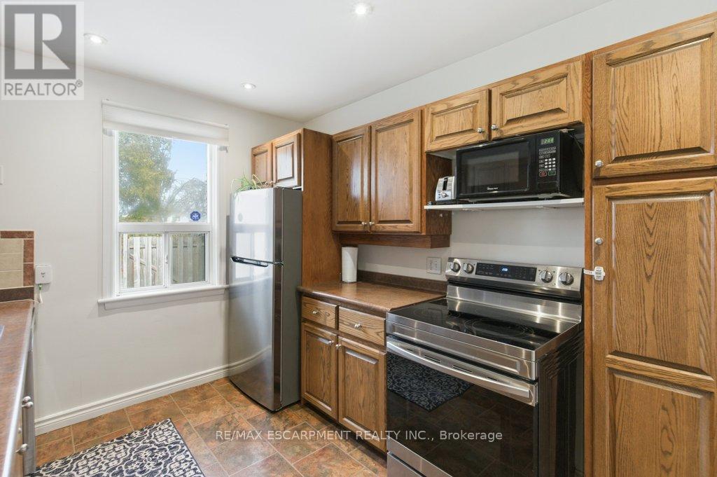 52 Sylvia Crescent, Hamilton, Ontario  L8K 2A9 - Photo 17 - X12585772