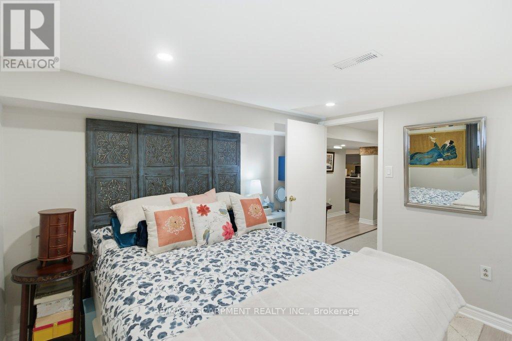 52 Sylvia Crescent, Hamilton, Ontario  L8K 2A9 - Photo 36 - X12585772