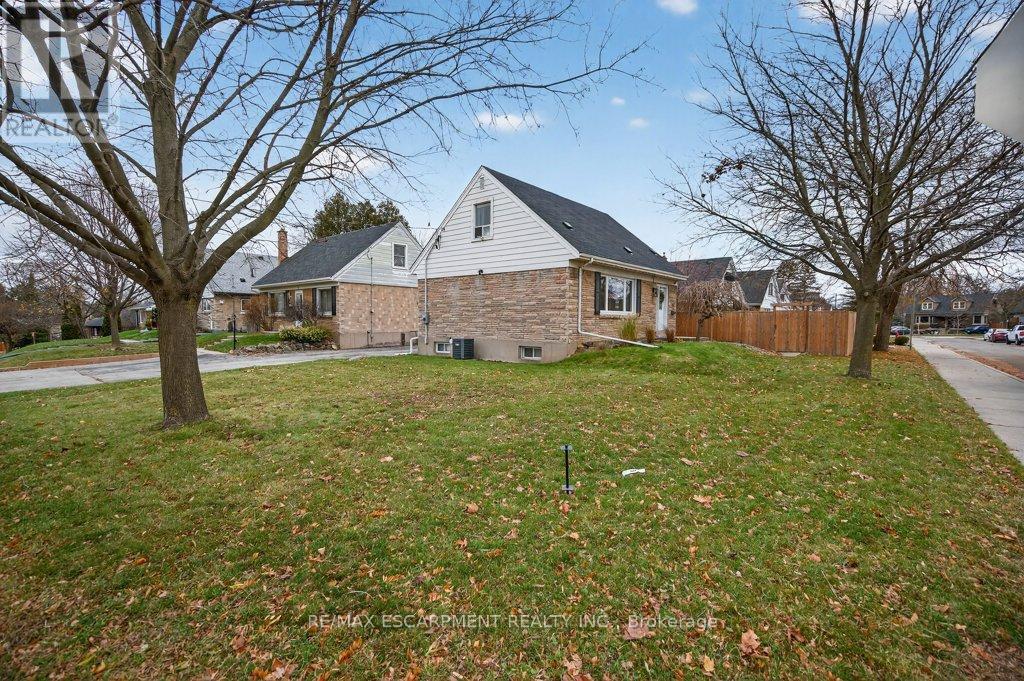 52 Sylvia Crescent, Hamilton, Ontario  L8K 2A9 - Photo 4 - X12585772