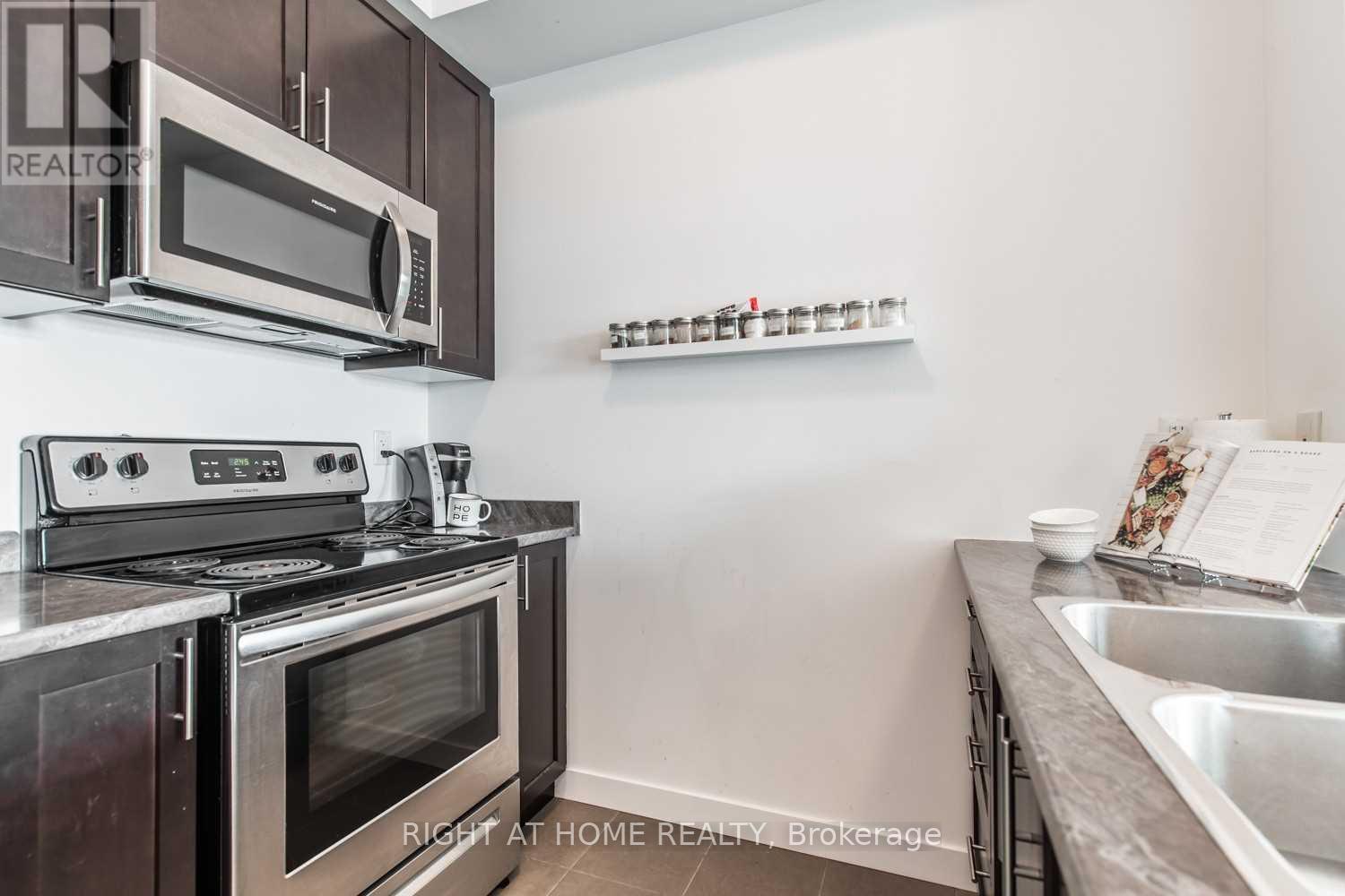 334 - 125 Shoreview Place, Hamilton, Ontario  L8E 0K3 - Photo 9 - X12585840