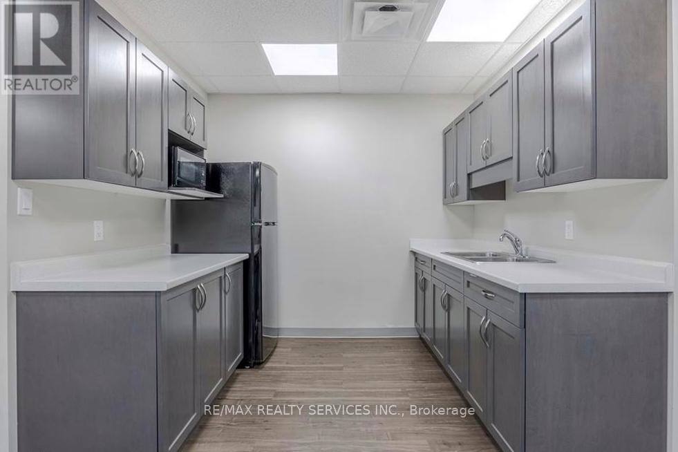 3 - 6 Front Street N, Thorold, Ontario  L2V 1X3 - Photo 4 - X12585848