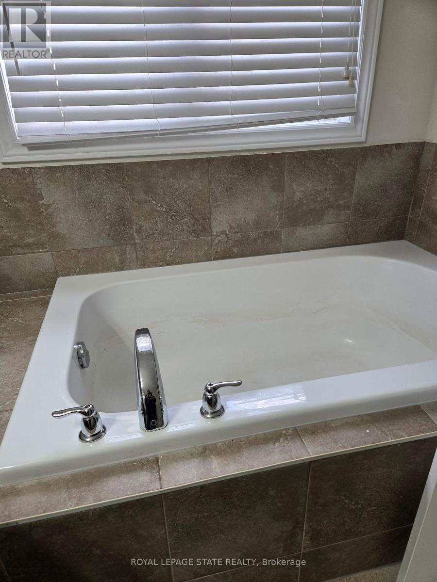 19 - 7 Lakelawn Road, Grimsby, Ontario  L3M 0E9 - Photo 15 - X12585894