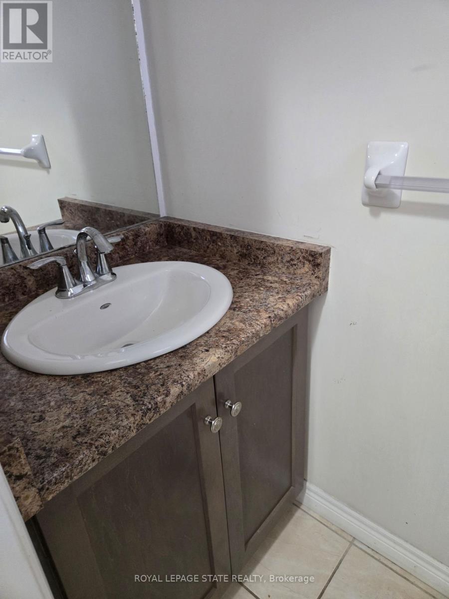 19 - 7 Lakelawn Road, Grimsby, Ontario  L3M 0E9 - Photo 6 - X12585894