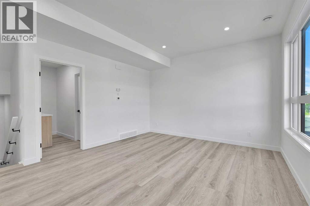 4905 Bowness Road Nw, Calgary, Alberta  T3B 1H1 - Photo 6 - A2272621