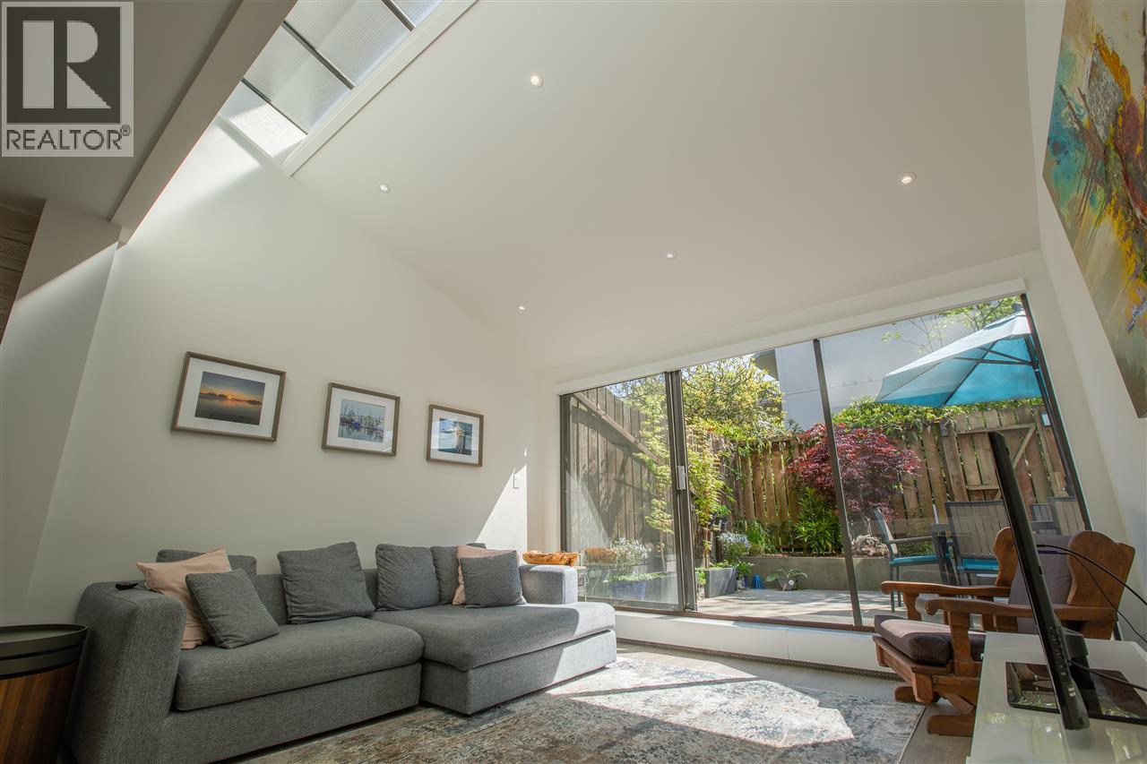 106 1745 Esquimalt Avenue, West Vancouver, British Columbia  V7V 1R7 - Photo 6 - R3070876