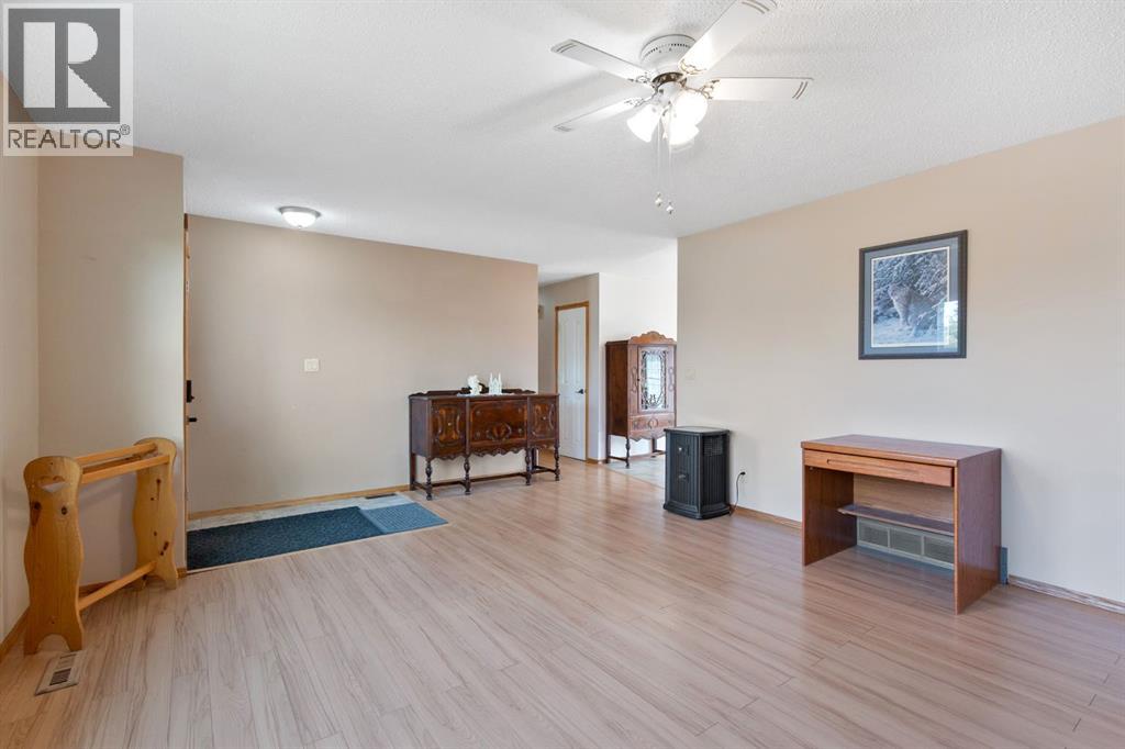 21 Pearson Place, Carstairs, Alberta  T0M 0N0 - Photo 6 - A2273124