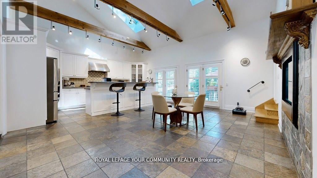 43 Denham Drive, Richmond Hill (South Richvale), Ontario  L4C 6H7 - Photo 4 - N12502032