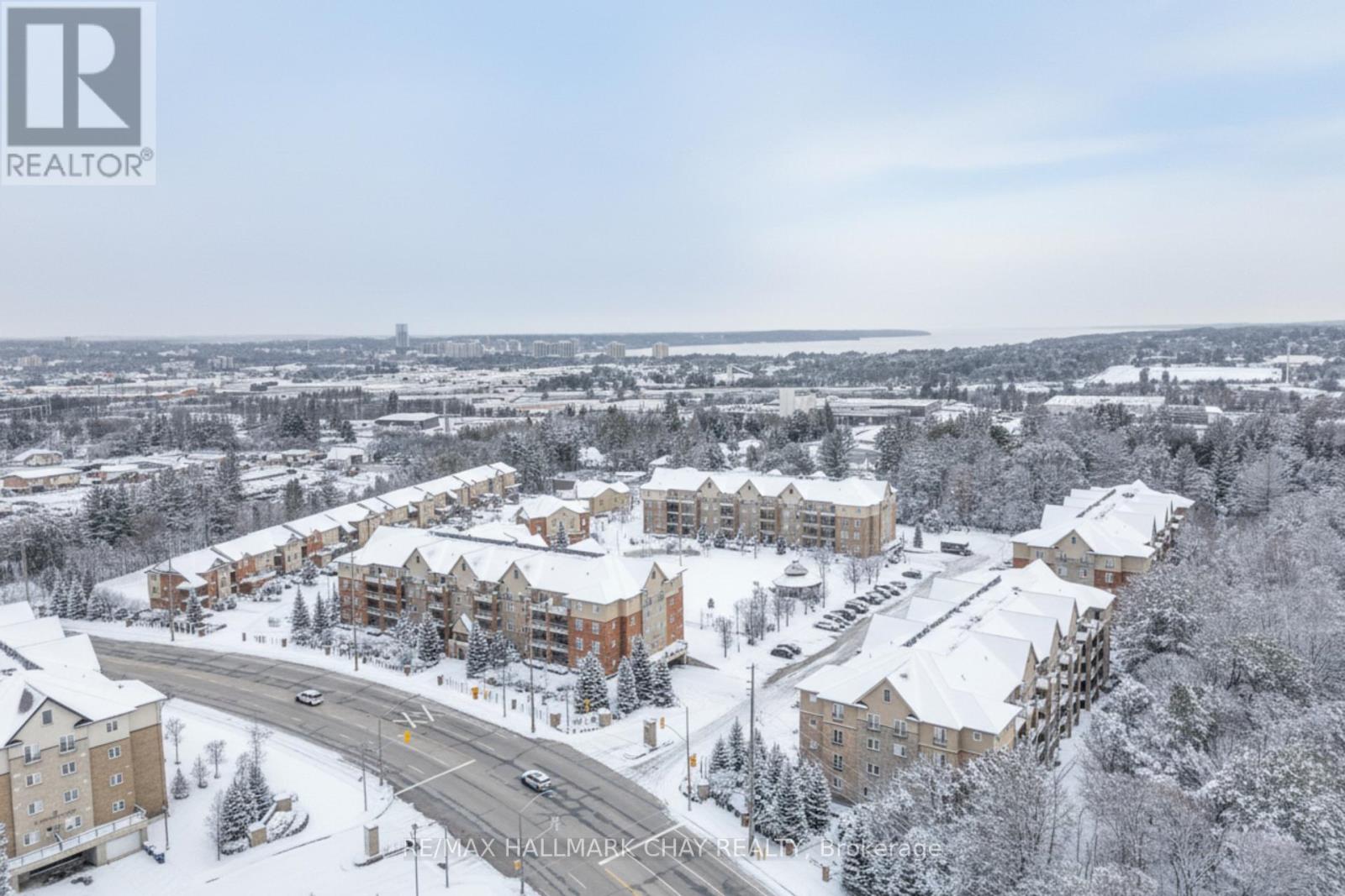 110 - 41 Ferndale Drive S, Barrie, Ontario  L4N 5T6 - Photo 2 - S12384905