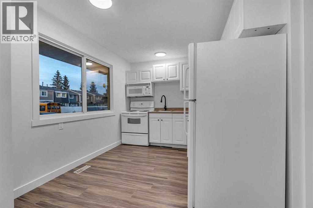 429 Georgian Villas Ne, Calgary, Alberta  T2A 7E3 - Photo 3 - A2270601