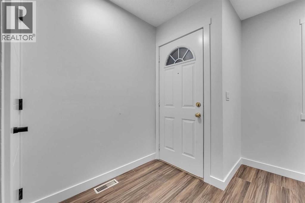 429 Georgian Villas Ne, Calgary, Alberta  T2A 7E3 - Photo 2 - A2270601