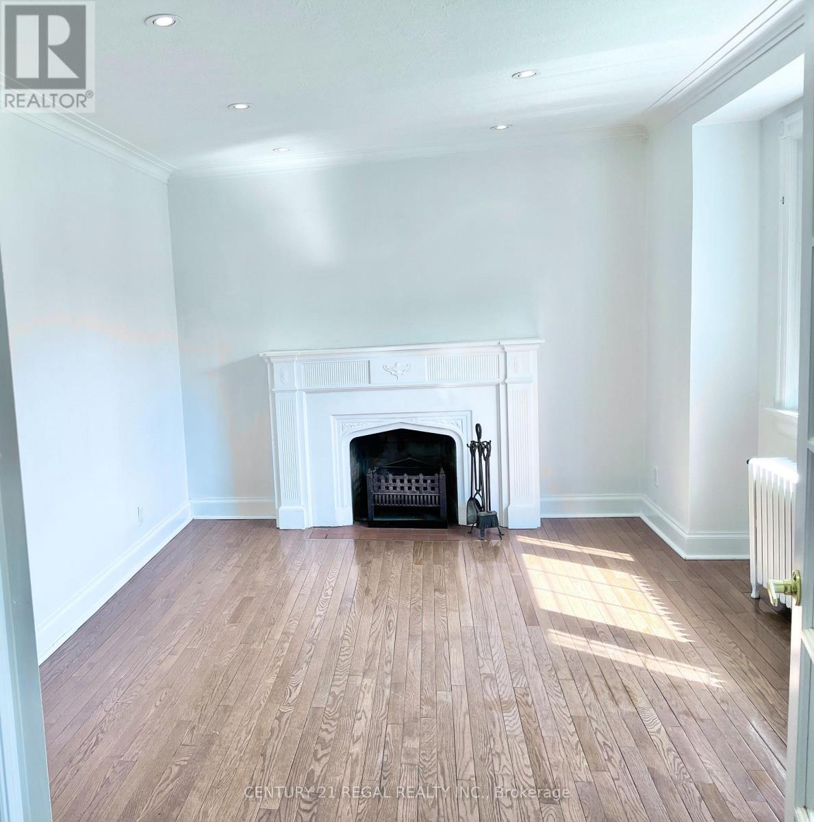 493 Plains Road, Toronto, Ontario  M4C 2Y7 - Photo 3 - E12585942