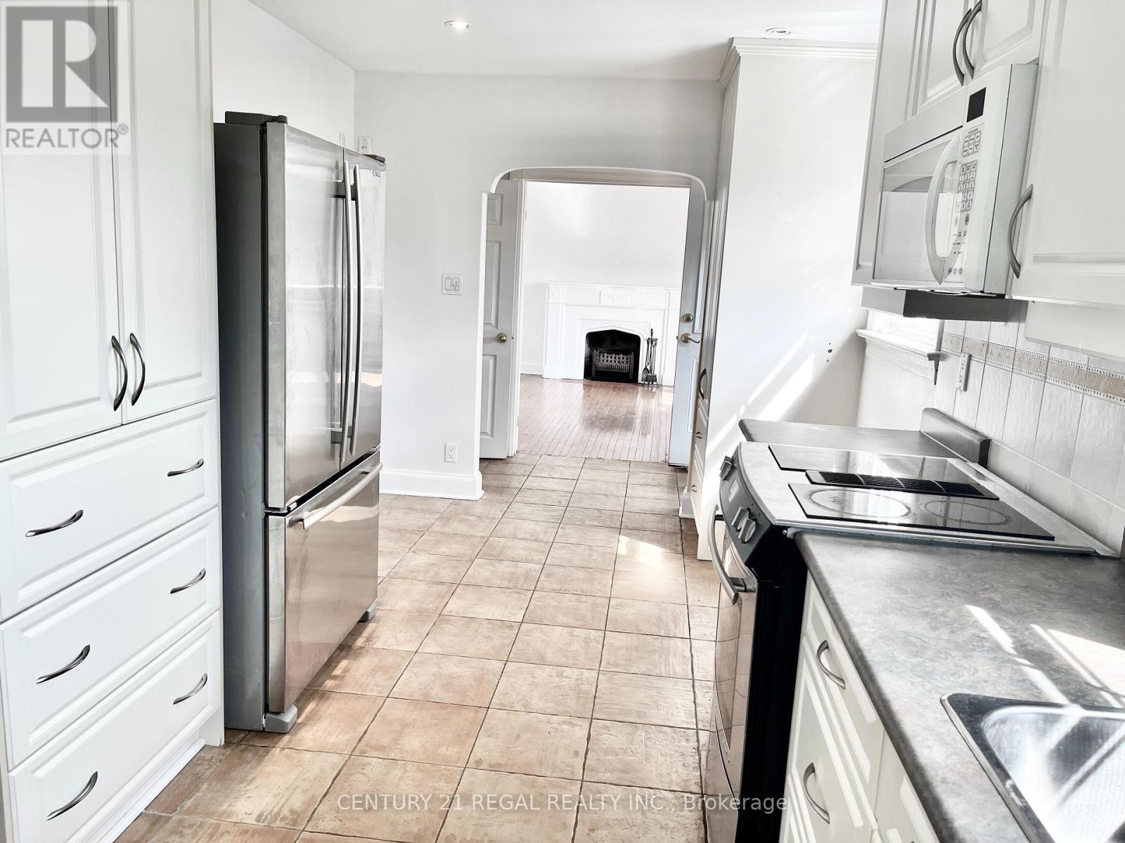 493 Plains Road, Toronto, Ontario  M4C 2Y7 - Photo 5 - E12585942