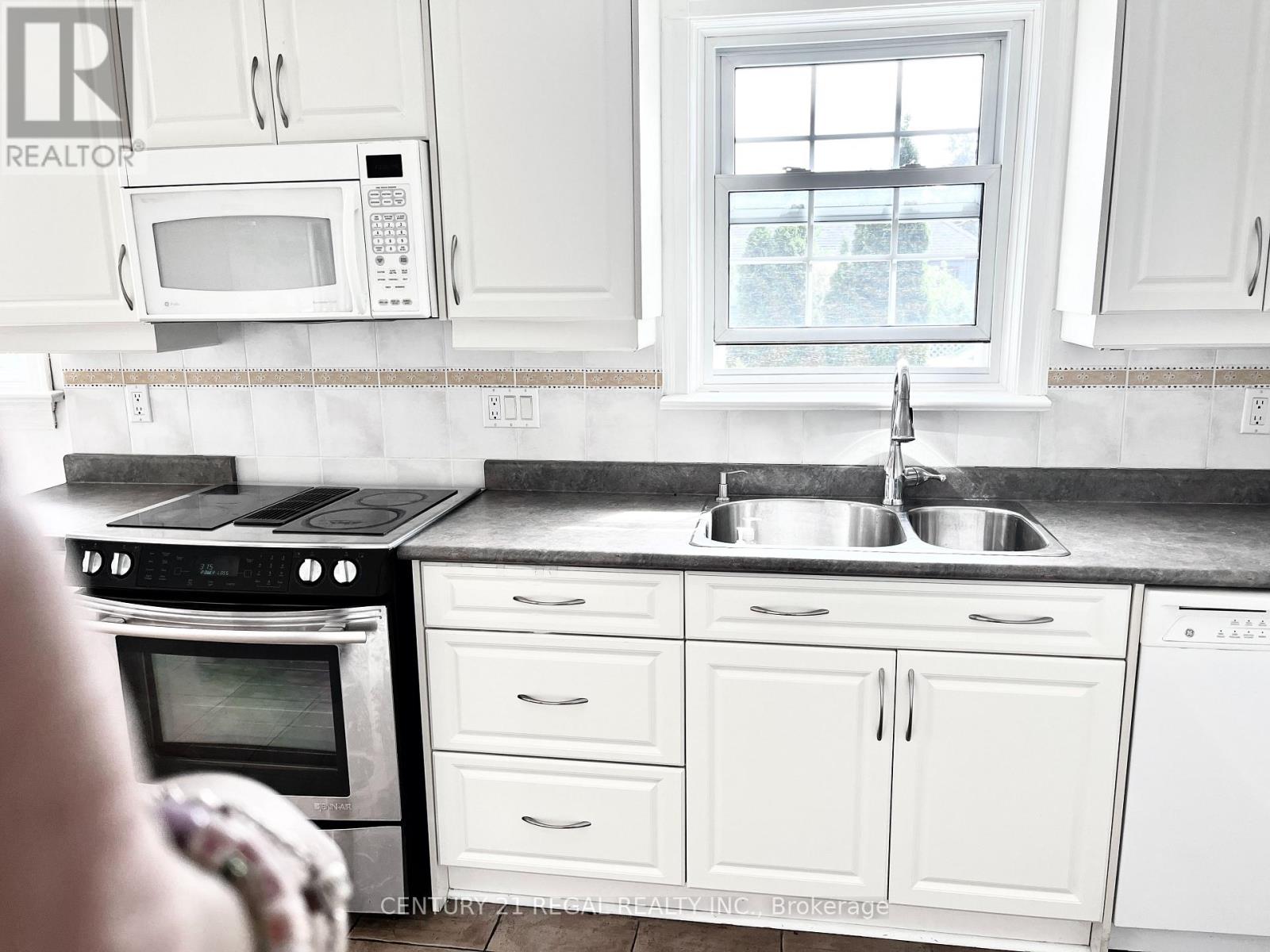 493 Plains Road, Toronto, Ontario  M4C 2Y7 - Photo 6 - E12585942