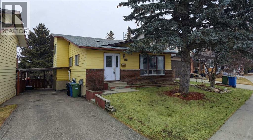 76 Coach Manor Rise Sw, Calgary, Alberta  T3H 1C4 - Photo 1 - A2272964