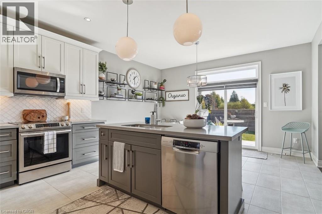 11 Secinaro Avenue, Ancaster, Ontario  L9G 0C6 - Photo 11 - 40782225