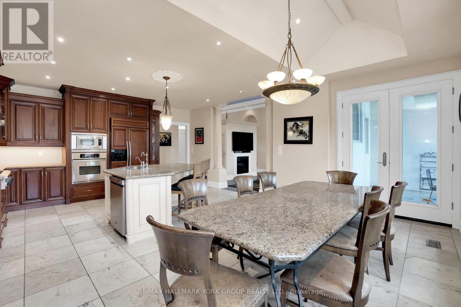 2 Kingswood Drive, King, Ontario  L7B 1K8 - Photo 12 - N12585930