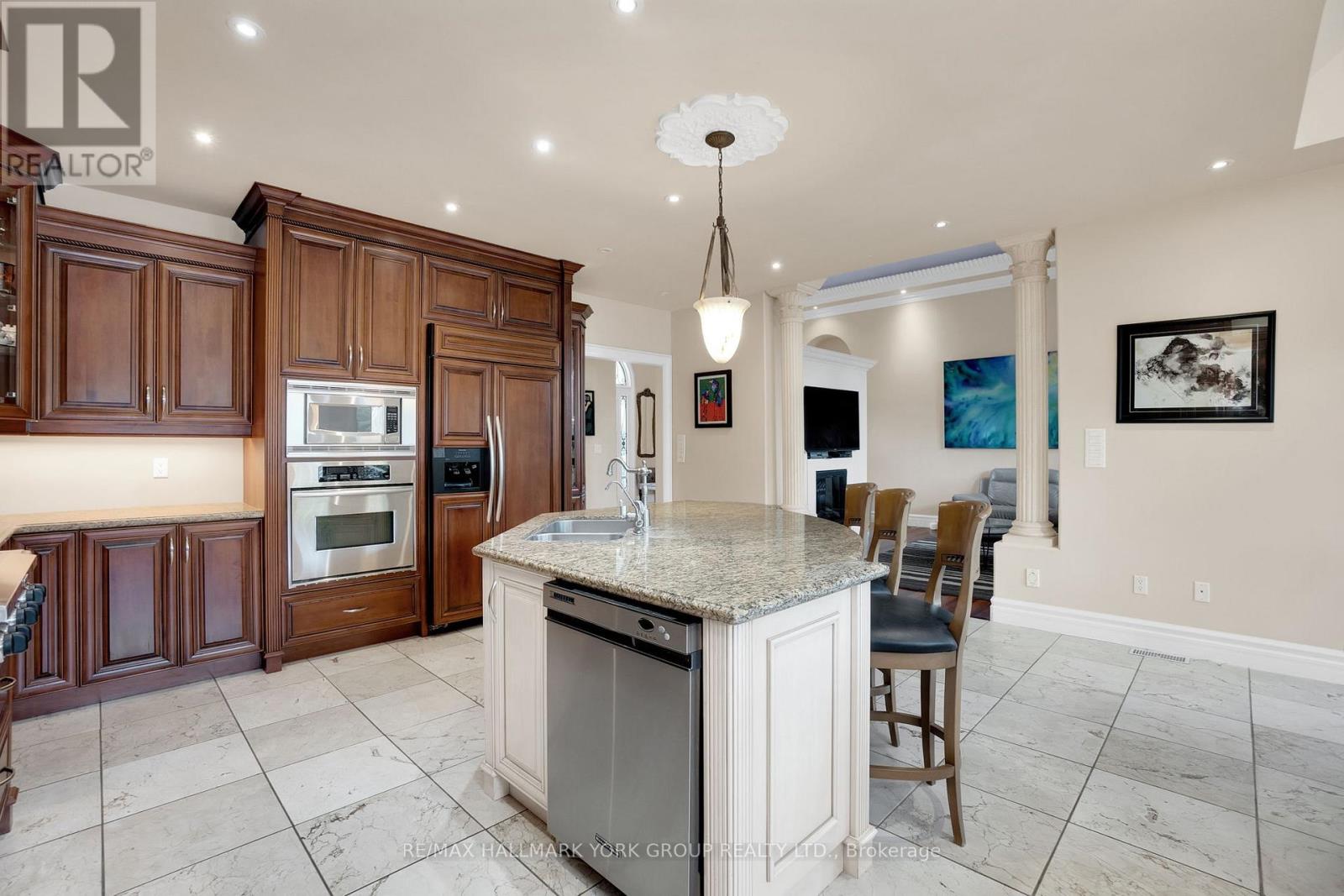 2 Kingswood Drive, King, Ontario  L7B 1K8 - Photo 13 - N12585930