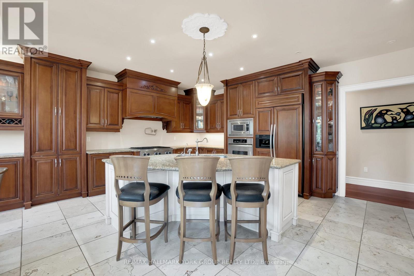 2 Kingswood Drive, King, Ontario  L7B 1K8 - Photo 14 - N12585930